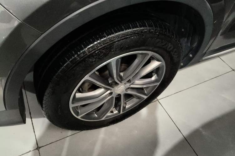 Used Geely Auto Emgrand X7 Sport 2018 1.8TD Automatic Two-Wheel Drive Smart Connect 4G Internet Edition Left Front Wheel Hub