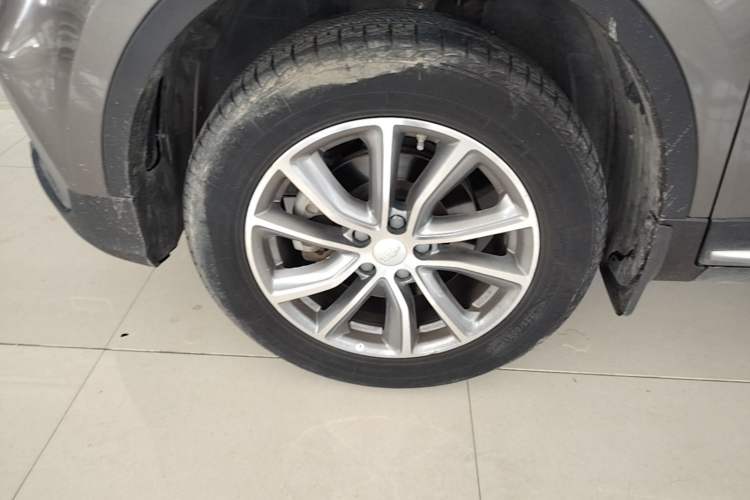 Used Geely Auto Emgrand X7 Sport 2018 1.8TD Automatic Two-Wheel Drive Smart Connect 4G Internet Edition Left Front Wheel Hub