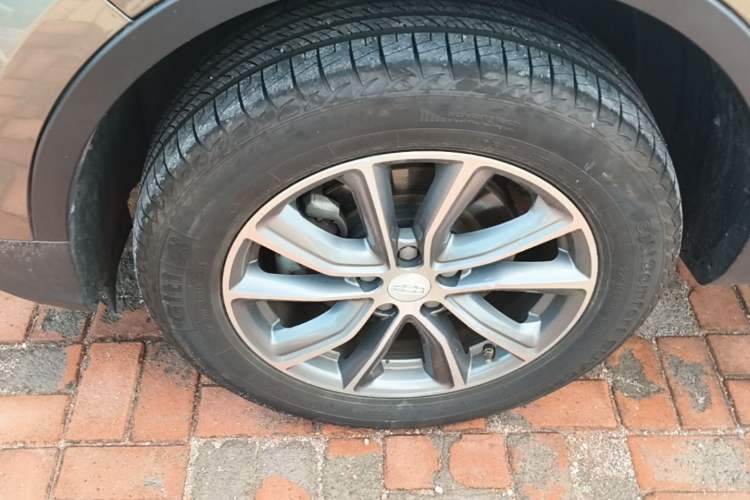 Used Geely Auto Emgrand X7 Sport 2018 1.8TD Automatic Two-Wheel Drive Smart Connect 4G Internet Edition Left Front Wheel Hub