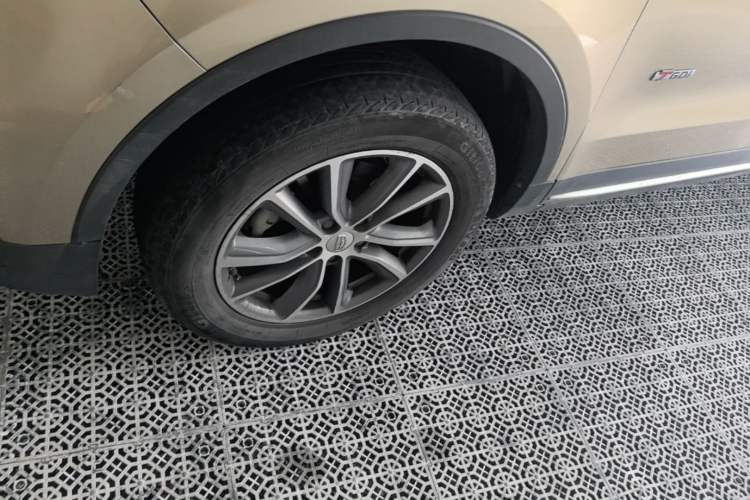 Used Geely Auto Emgrand X7 Sport 2018 1.8TD Automatic Two-Wheel Drive Smart Connect 4G Internet Edition Left Front Wheel Hub