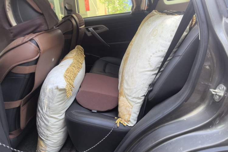 Used Geely Auto Emgrand X7 Sport 2018 1.8TD Automatic Two-Wheel Drive Smart Connect 4G Internet Edition Left Rear Seat