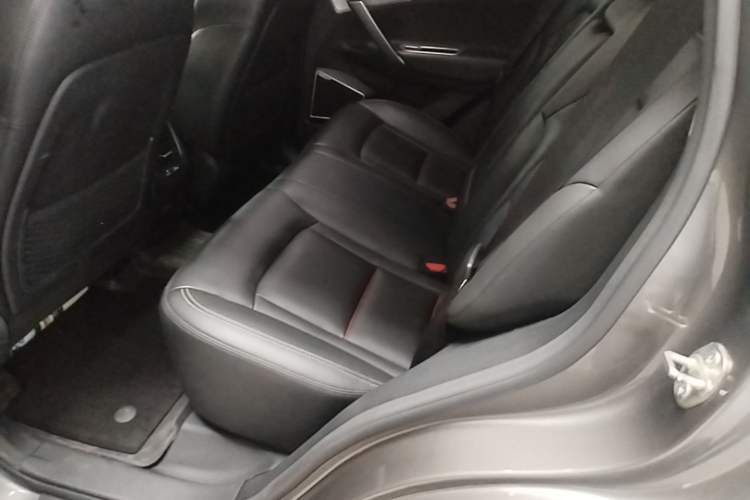 Used Geely Auto Emgrand X7 Sport 2018 1.8TD Automatic Two-Wheel Drive Smart Connect 4G Internet Edition Left Rear Seat