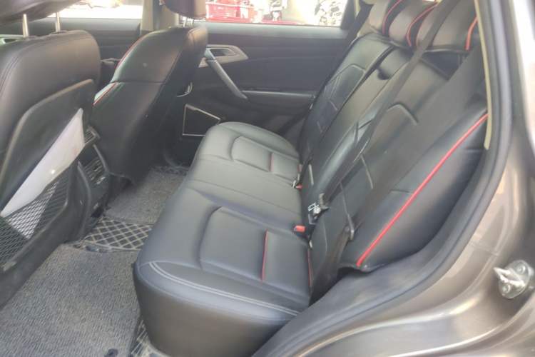 Used Geely Auto Emgrand X7 Sport 2018 1.8TD Automatic Two-Wheel Drive Smart Connect 4G Internet Edition Left Rear Seat