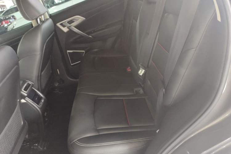 Used Geely Auto Emgrand X7 Sport 2018 1.8TD Automatic Two-Wheel Drive Smart Connect 4G Internet Edition Left Rear Seat