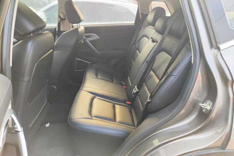 Used Geely Auto Emgrand X7 Sport 2018 1.8TD Automatic Two-Wheel Drive Smart Connect 4G Internet Edition Left Rear Seat
