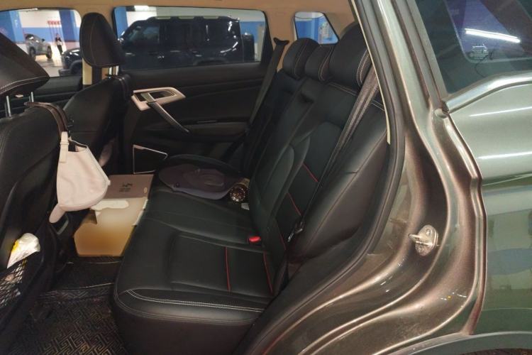 Used Geely Auto Emgrand X7 Sport 2018 1.8TD Manual Two-Wheel Drive Smart Connect 4G Internet Edition Left Rear Seat