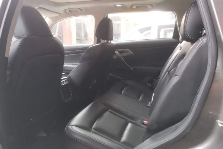 Used Geely Auto Emgrand X7 Sport 2018 1.8TD Automatic Two-Wheel Drive Smart Connect 4G Internet Edition Left Rear Seat