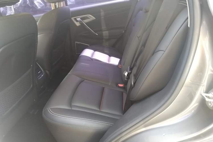 Used Geely Auto Emgrand X7 Sport 2018 1.8TD Automatic Two-Wheel Drive Smart Connect 4G Internet Edition Left Rear Seat
