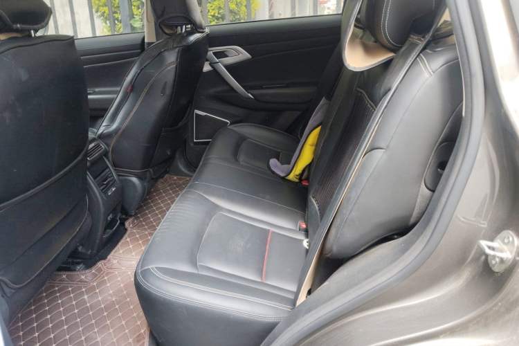 Used Geely Auto Emgrand X7 Sport 2018 1.8TD Automatic Two-Wheel Drive Smart Connect 4G Internet Edition Left Rear Seat