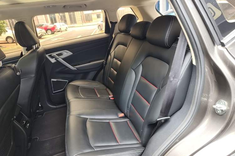 Used Geely Auto Emgrand X7 Sport 2018 1.8TD Automatic Two-Wheel Drive Zhiya Model Left Rear Seat