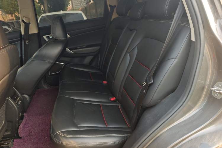 Used Geely Auto Emgrand X7 Sport 2018 1.8TD Automatic Two-Wheel Drive Smart Connect 4G Internet Edition Left Rear Seat