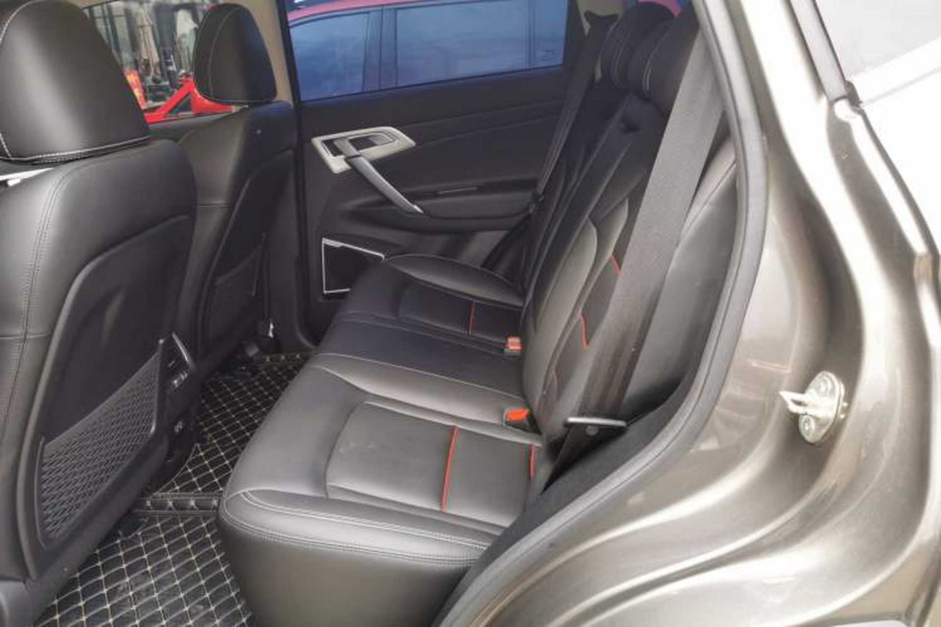 Used Geely Auto Emgrand X7 Sport 2018 1.8TD Automatic Two-Wheel Drive Smart Connect 4G Internet Edition Left Rear Seat