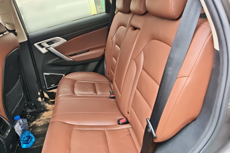Used Geely Auto Emgrand X7 Sport 2018 1.8TD Automatic Two-Wheel Drive ZhiZun Model with 4G Connectivity Left Rear Seat