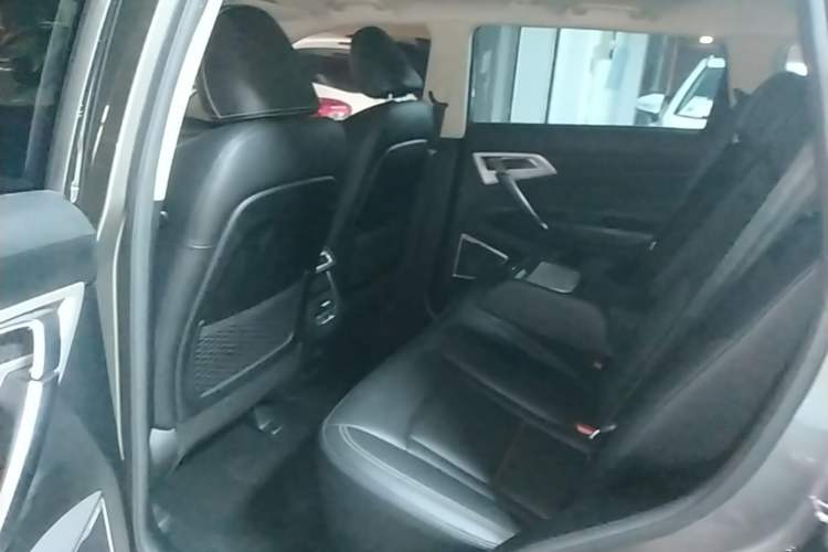 Used Geely Auto Emgrand X7 Sport 2018 1.8TD Automatic Two-Wheel Drive Smart 4G Connected Version Left Rear Seat
