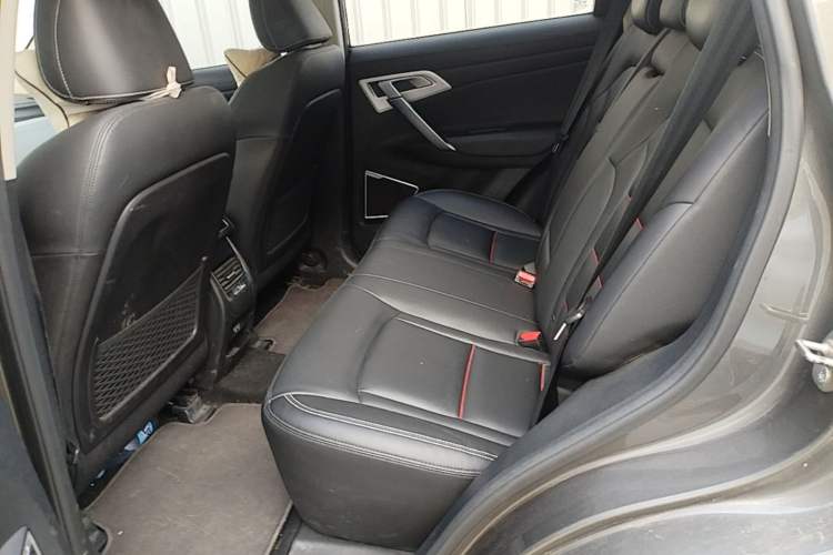 Used Geely Auto Emgrand X7 Sport 2018 1.8TD Automatic Two-Wheel Drive Smart 4G Connected Version Left Rear Seat