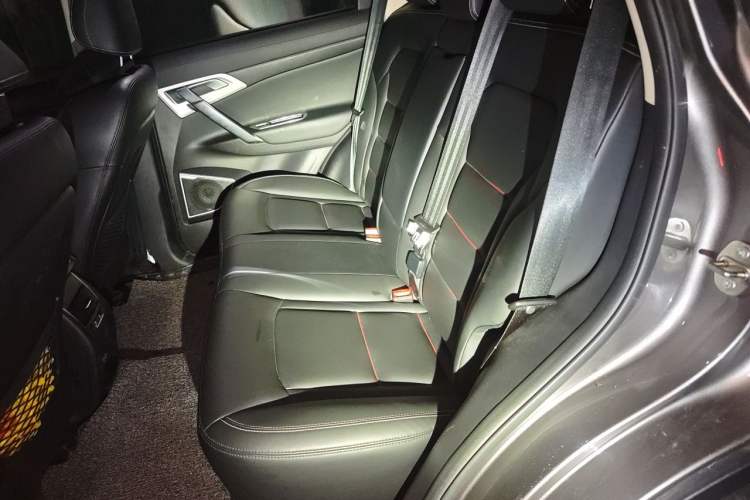 Used Geely Auto Emgrand X7 Sport 2018 1.8TD Automatic Two-Wheel Drive Smart Connect 4G Internet Edition Left Rear Seat