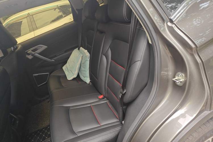 Used Geely Auto Emgrand X7 Sport 2018 Revised Version 1.8TD Automatic Two-Wheel Drive Smart Connectivity 4G-Enabled Edition Left Rear Seat