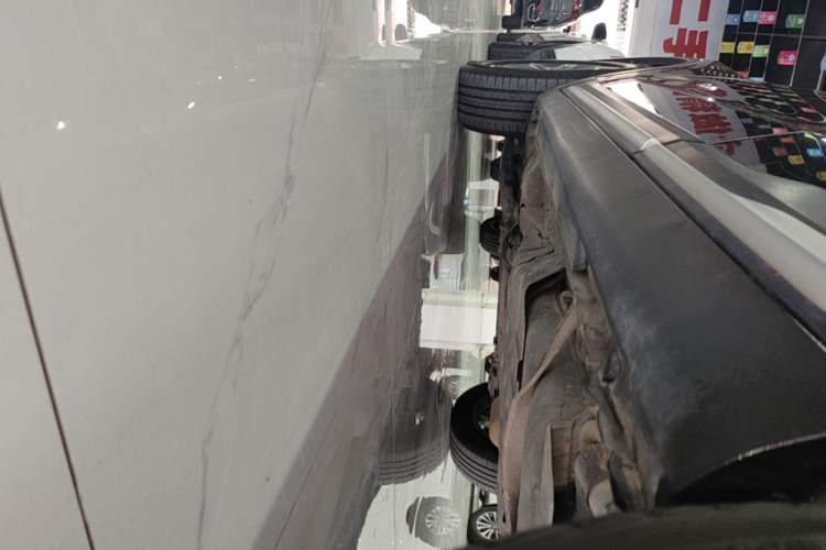 Used Geely Auto Emgrand X7 Sport 2018 1.8TD Automatic Two-Wheel Drive Smart Connect 4G Internet Edition Left Side Sill