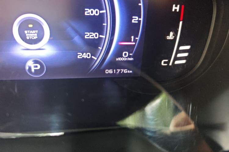 Used Geely Auto Emgrand X7 Sport 2018 1.8TD Automatic Two-Wheel Drive Smart Connect 4G Internet Edition Odometer Close Up