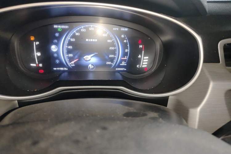 Used Geely Auto Emgrand X7 Sport 2018 1.8TD Automatic Two-Wheel Drive Smart Connect 4G Internet Edition Odometer Close Up