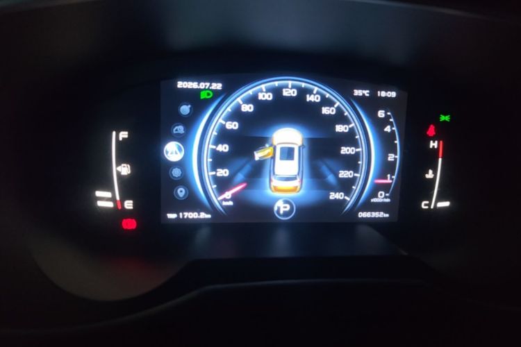 Used Geely Auto Emgrand X7 Sport 2018 1.8TD Automatic Two-Wheel Drive Smart Connect 4G Internet Edition Odometer Close Up