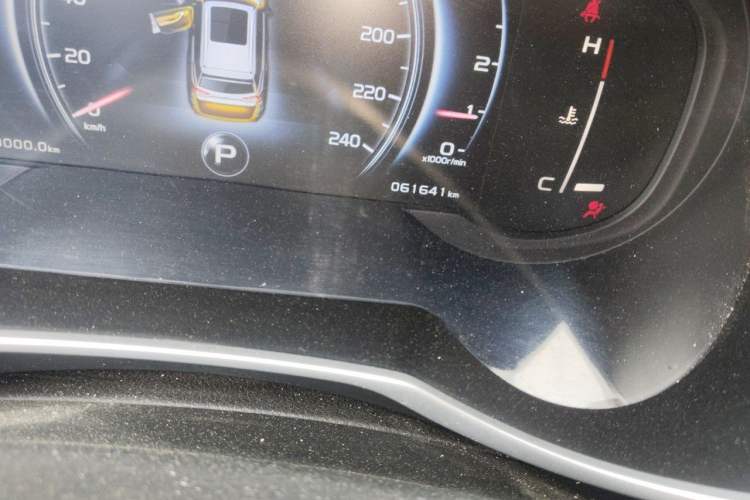 Used Geely Auto Emgrand X7 Sport 2018 1.8TD Automatic Two-Wheel Drive Smart Connect 4G Internet Edition Odometer Close Up