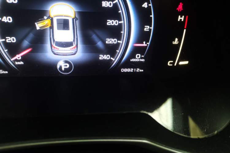 Used Geely Auto Emgrand X7 Sport 2018 1.8TD Automatic Two-Wheel Drive Smart 4G Connected Version Odometer Close Up