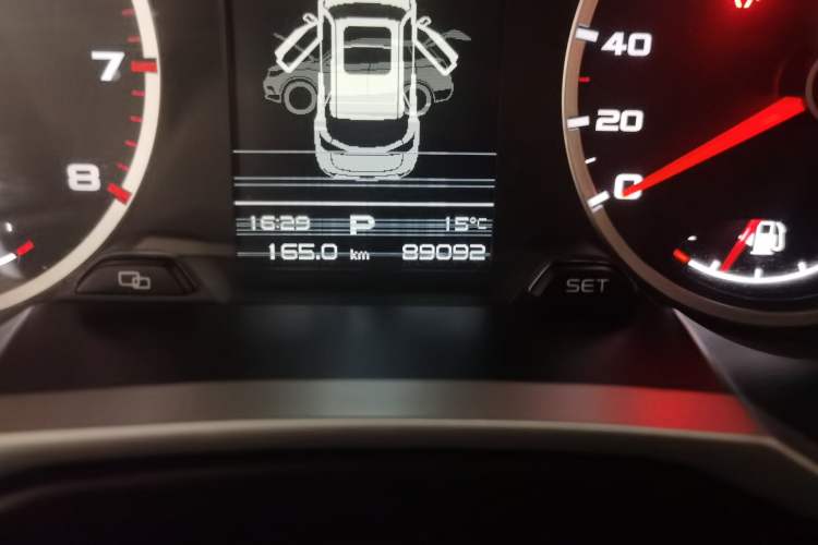 Used Geely Auto Emgrand X7 Sport 2018 1.8TD Automatic Two-Wheel Drive Zhiya Model Odometer Close Up