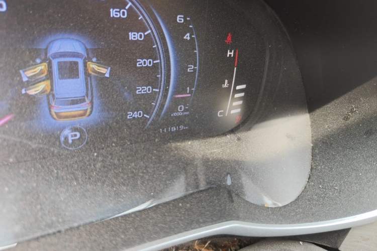 Used Geely Auto Emgrand X7 Sport 2018 1.8TD Automatic Two-Wheel Drive Smart 4G Connected Version Odometer Close Up