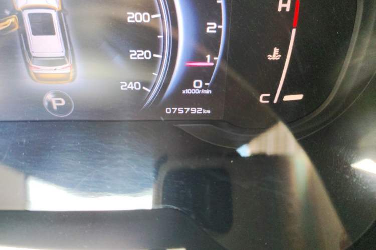 Used Geely Auto Emgrand X7 Sport 2018 1.8TD Automatic Two-Wheel Drive Smart Connect 4G Internet Edition Odometer Close Up