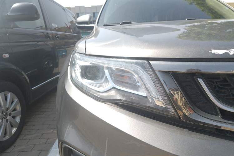 Used Geely Auto Emgrand X7 Sport 2018 1.8TD Automatic Two-Wheel Drive Smart Connect 4G Internet Edition Right Front Headlight
