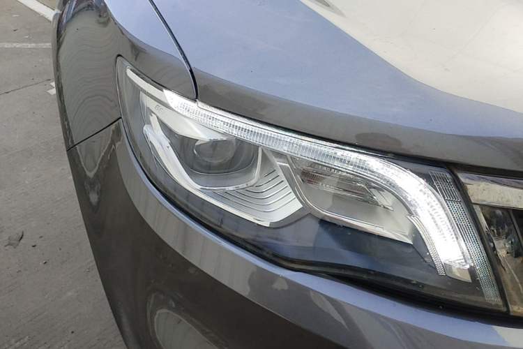 Used Geely Auto Emgrand X7 Sport 2018 1.8TD Automatic Two-Wheel Drive Smart 4G Connected Version Right Front Headlight