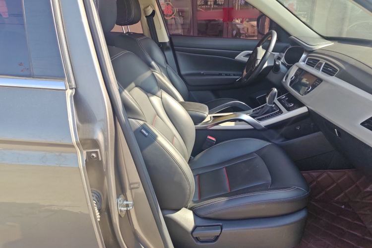 Used Geely Auto Emgrand X7 Sport 2018 1.8TD Automatic Two-Wheel Drive Smart Connect 4G Internet Edition Right Front Seat