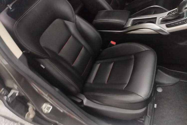 Used Geely Auto Emgrand X7 Sport 2018 1.8TD Automatic Two-Wheel Drive Smart Connect 4G Internet Edition Right Front Seat