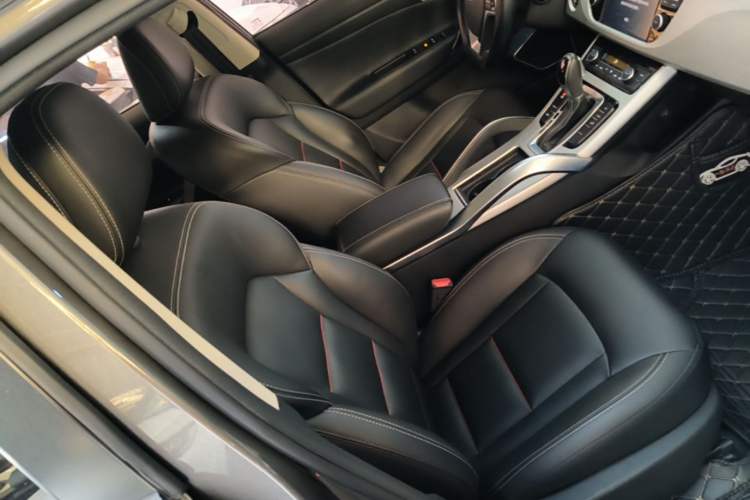Used Geely Auto Emgrand X7 Sport 2018 1.8TD Automatic Two-Wheel Drive Zhiya Model Right Front Seat