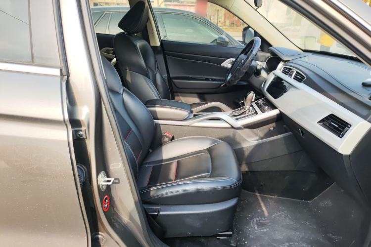 Used Geely Auto Emgrand X7 Sport 2018 1.8TD Automatic Two-Wheel Drive Smart Connect 4G Internet Edition Right Front Seat