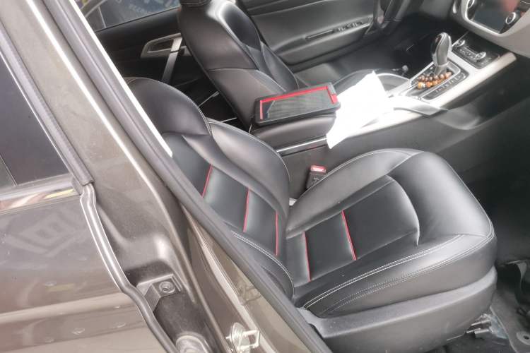 Used Geely Auto Emgrand X7 Sport 2018 1.8TD Automatic Two-Wheel Drive Smart Connect 4G Internet Edition Right Front Seat