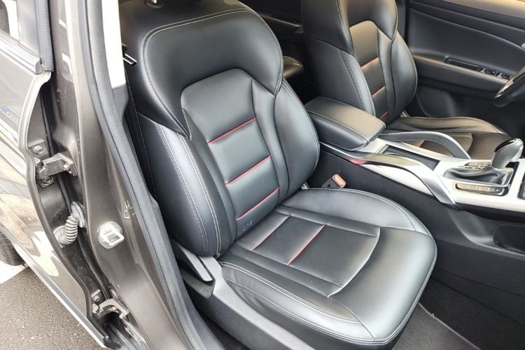 Used Geely Auto Emgrand X7 Sport 2018 1.8TD Automatic Two-Wheel Drive Zhiya Model Right Front Seat