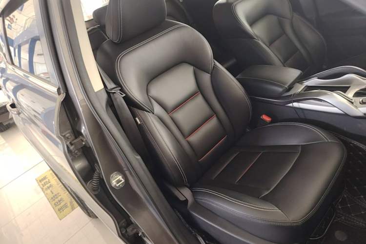Used Geely Auto Emgrand X7 Sport 2018 1.8TD Automatic Two-Wheel Drive Smart Connect 4G Internet Edition Right Front Seat