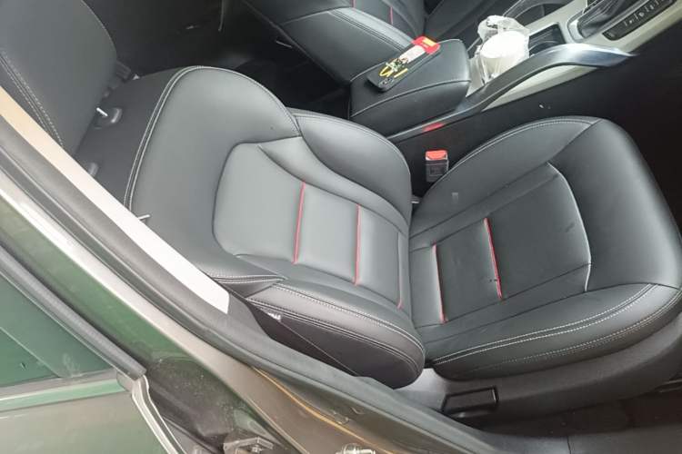 Used Geely Auto Emgrand X7 Sport 2018 1.8TD Automatic Two-Wheel Drive Smart Connect 4G Internet Edition Right Front Seat