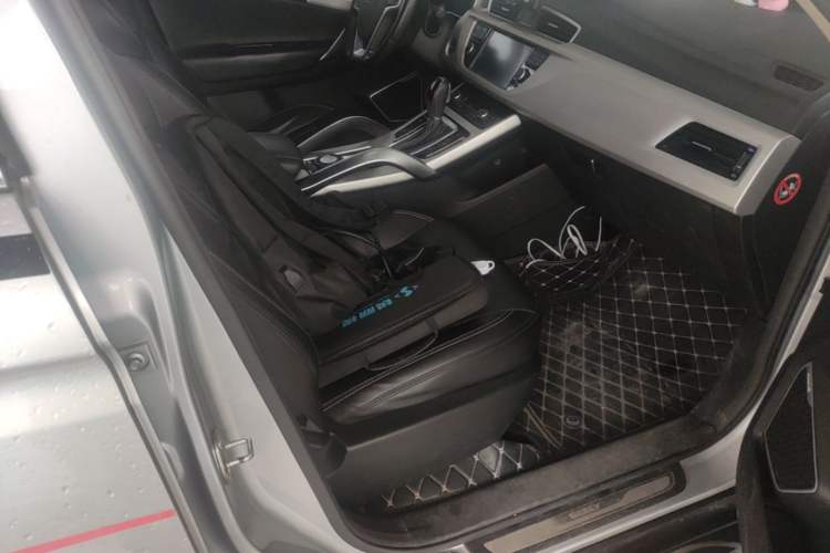 Used Geely Auto Emgrand X7 Sport 2018 1.8TD Automatic Two-Wheel Drive Smart Connect 4G Internet Edition Right Front Seat