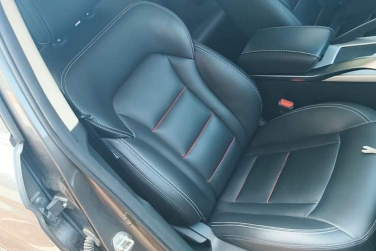 Used Geely Auto Emgrand X7 Sport 2018 1.8TD Automatic Two-Wheel Drive Smart Connect 4G Internet Edition Right Front Seat