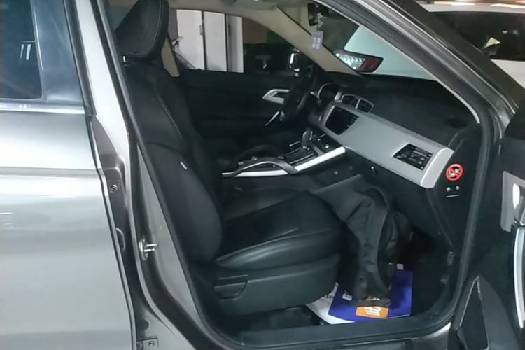 Used Geely Auto Emgrand X7 Sport 2018 1.8TD Automatic Two-Wheel Drive Smart 4G Connected Version Right Front Seat