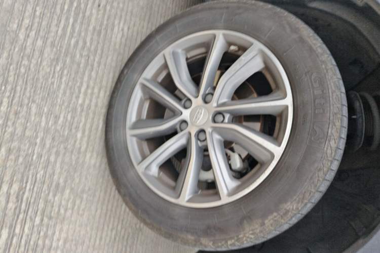 Used Geely Auto Emgrand X7 Sport 2018 1.8TD Automatic Two-Wheel Drive Smart Connect 4G Internet Edition Right Front Wheel Hub