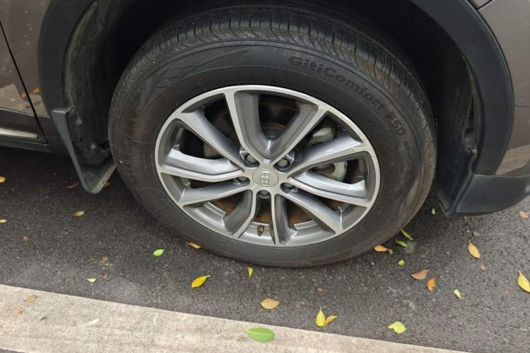 Used Geely Auto Emgrand X7 Sport 2018 1.8TD Automatic Two-Wheel Drive Smart Connect 4G Internet Edition Right Front Wheel Hub