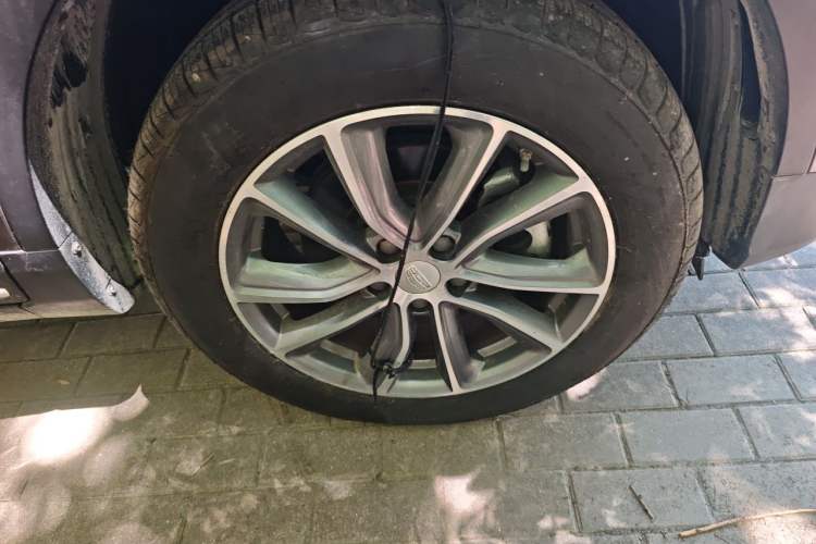 Used Geely Auto Emgrand X7 Sport 2018 1.8TD Automatic Two-Wheel Drive Smart 4G Connected Version Right Front Wheel Hub