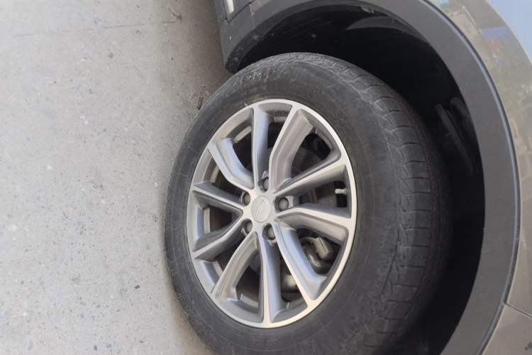 Used Geely Auto Emgrand X7 Sport 2018 1.8TD Automatic Two-Wheel Drive Smart Connect 4G Internet Edition Right Front Wheel Hub