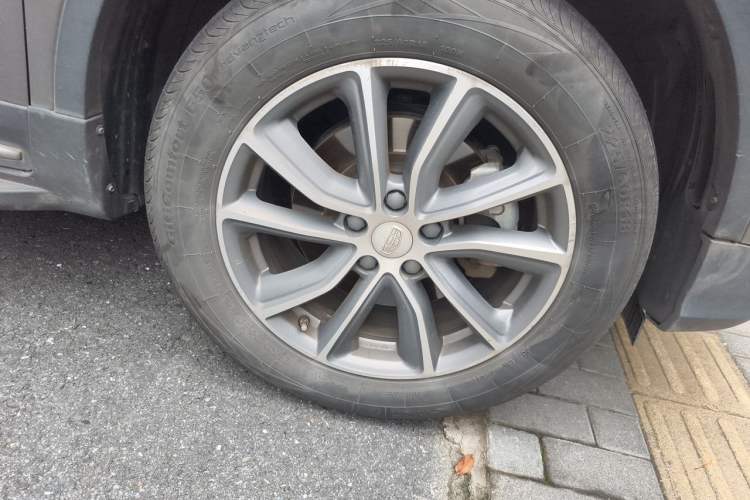 Used Geely Auto Emgrand X7 Sport 2018 1.8TD Automatic Two-Wheel Drive Smart Connect 4G Internet Edition Right Front Wheel Hub