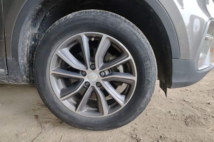 Used Geely Auto Emgrand X7 Sport 2018 1.8TD Automatic Two-Wheel Drive Smart Connect 4G Internet Edition Right Front Wheel Hub