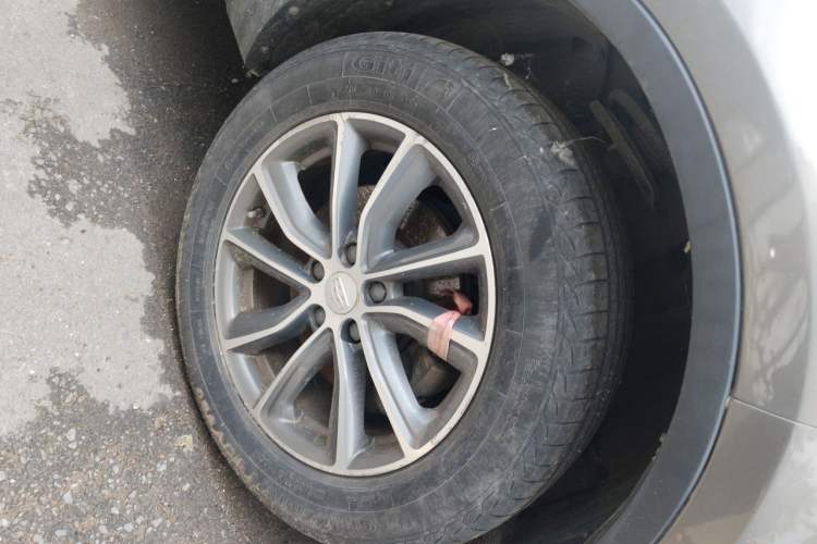 Used Geely Auto Emgrand X7 Sport 2018 1.8TD Automatic Two-Wheel Drive Smart Connect 4G Internet Edition Right Front Wheel Hub